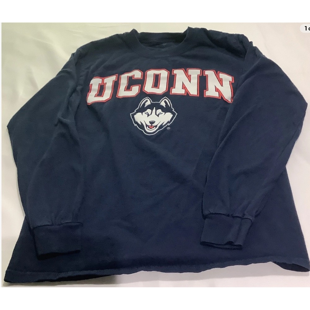 UConn Huskies Graphic Shirt Mens Small 100% Cotton Fanatics Sportswear